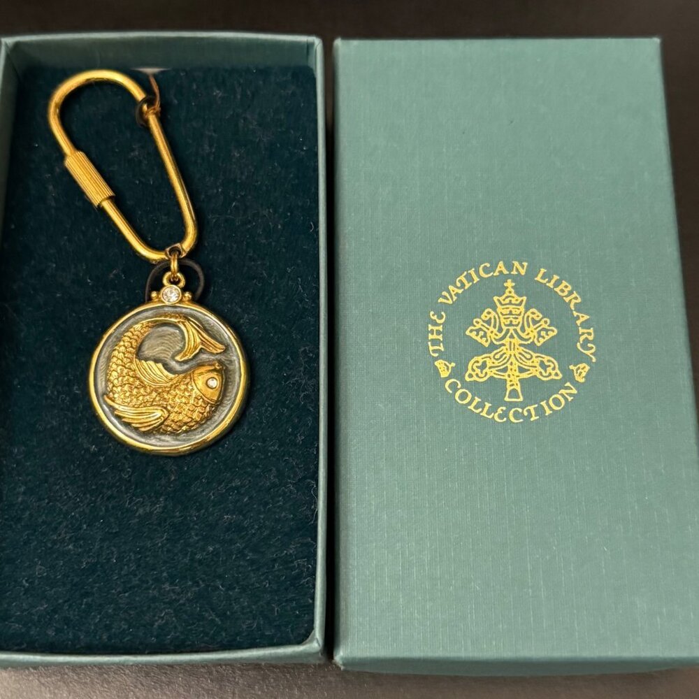 Vatican Library Collection Goldtone Fish Medallion Keyring With Crystal Accents - Picture 8 of 8